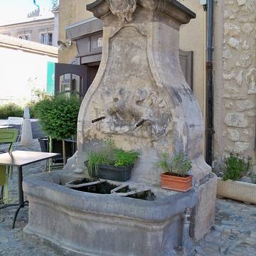 Fontaine de la Porte-Neuve de Pernes-les-Fontaines